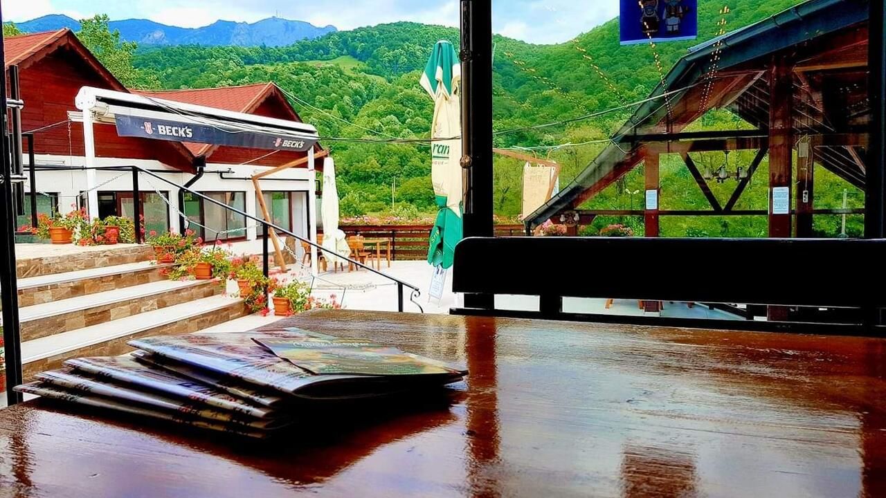 Отель Complex Turistic Casa Romaneasca Кэлимэнешти-12