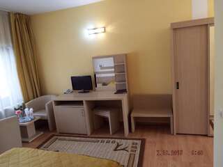 Отель Complex Turistic Casa Romaneasca Кэлимэнешти Двухместный номер с 2 отдельными кроватями-3